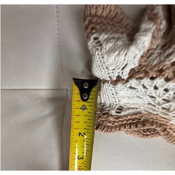 Hippie Rose Junior/Women's two piece tan and white knit lounge set size M - Picture 15 of 15